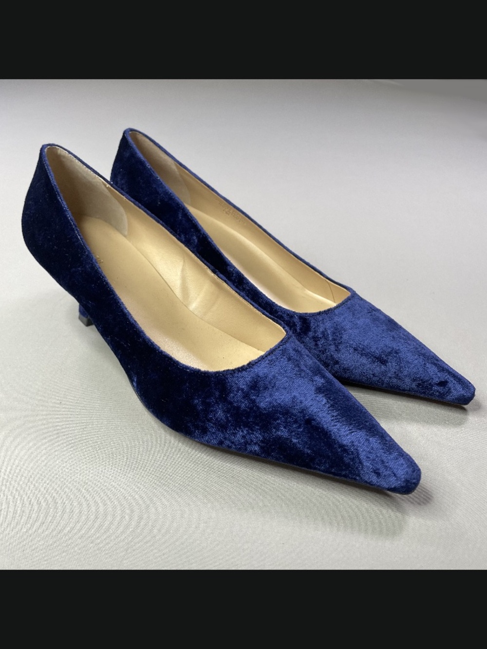NEW Ann Taylor Shoes Womens 8 blue velvet kitten heels point toe cocktail